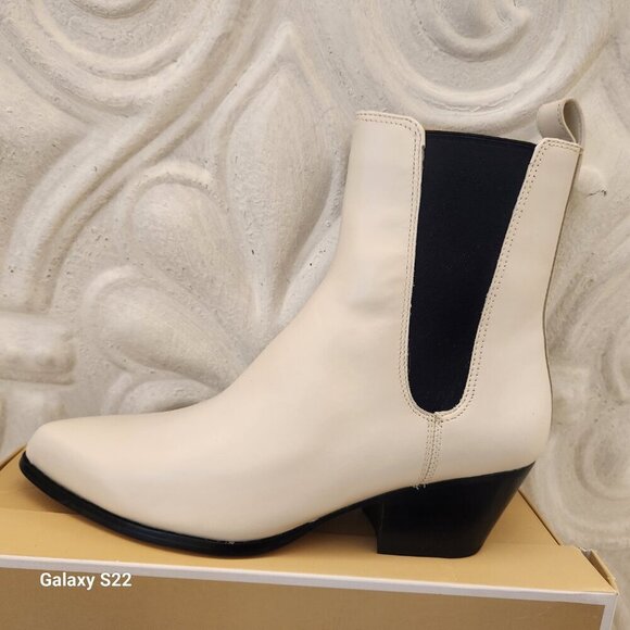 Michael Kors "Kinlee" Leather Booties. Light Cream. NIB. Size 9.5 - Picture 2 of 11